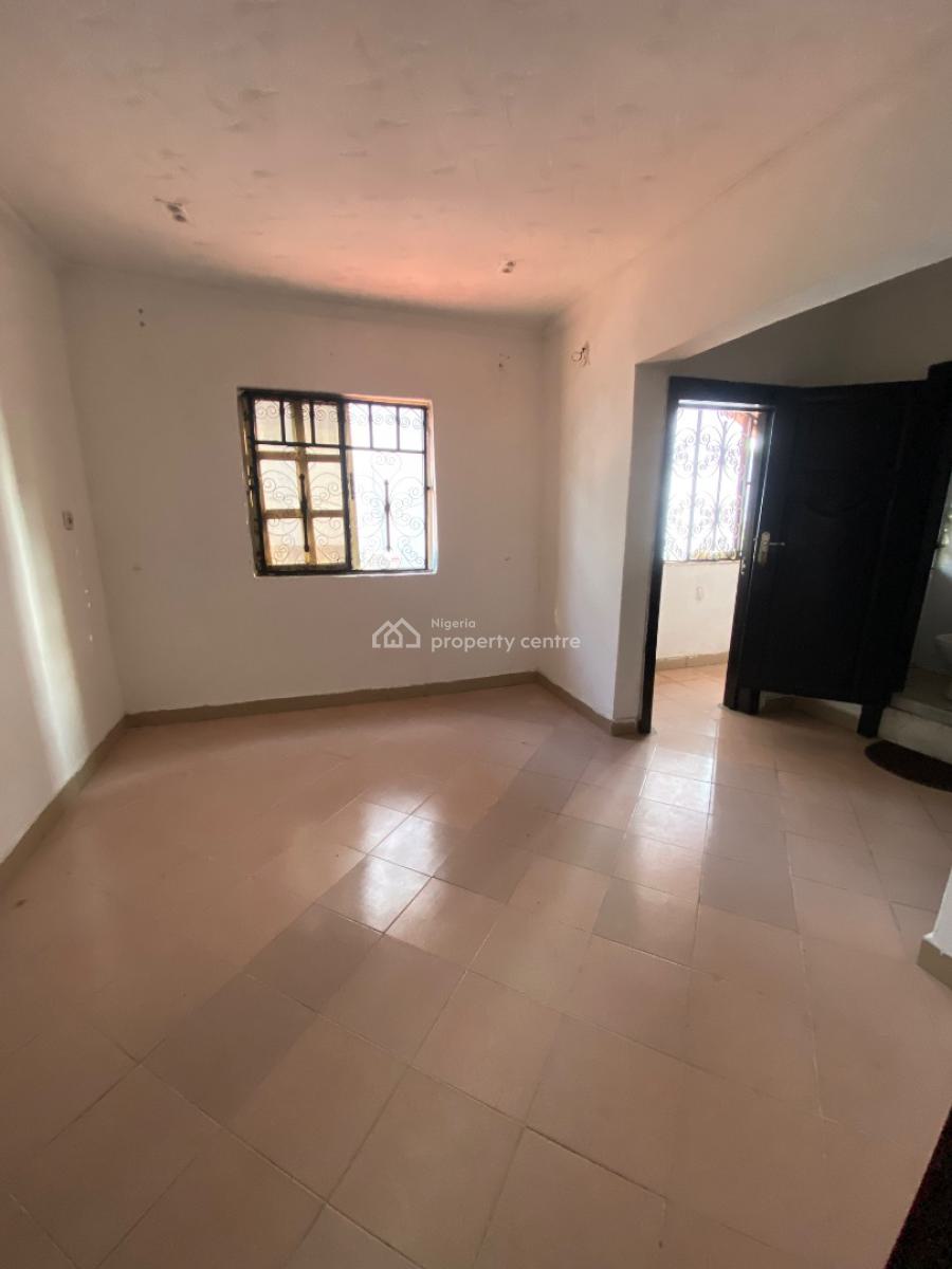 Grab This Offer of 1bedroom Penthouse Flat with 2toilet and Study Room, Off Admiralty Way, Lekki Phase 1, Lekki, Lagos, Mini Flat (room and Parlour) for Rent