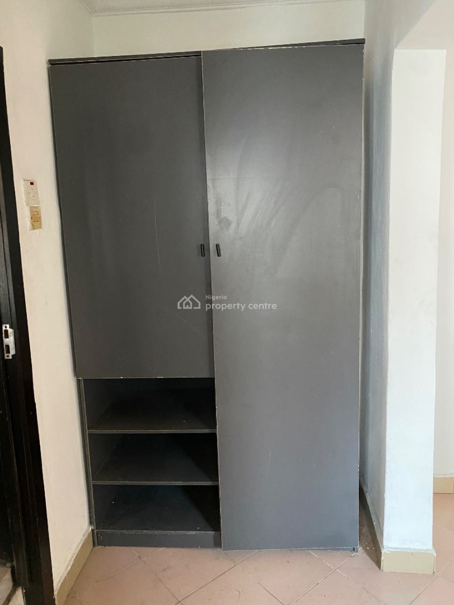 Grab This Offer of 1bedroom Penthouse Flat with 2toilet and Study Room, Off Admiralty Way, Lekki Phase 1, Lekki, Lagos, Mini Flat (room and Parlour) for Rent