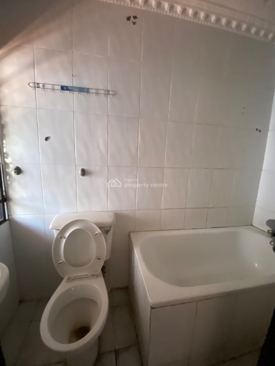 Grab This Offer of 1bedroom Penthouse Flat with 2toilet and Study Room, Off Admiralty Way, Lekki Phase 1, Lekki, Lagos, Mini Flat (room and Parlour) for Rent