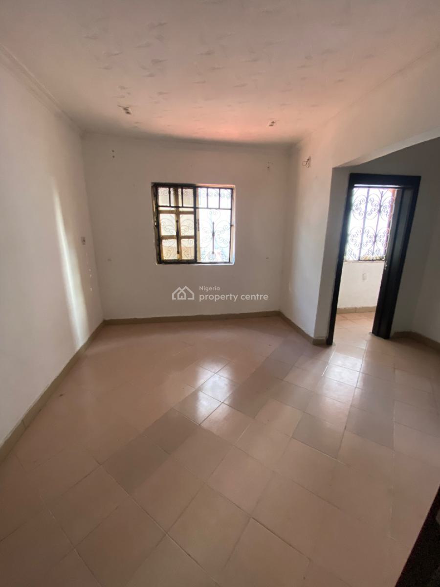 Grab This Offer of 1bedroom Penthouse Flat with 2toilet and Study Room, Off Admiralty Way, Lekki Phase 1, Lekki, Lagos, Mini Flat (room and Parlour) for Rent