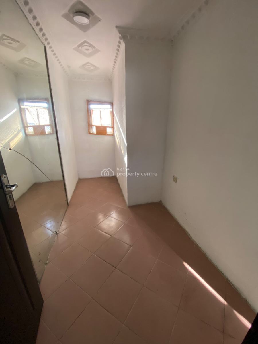 Grab This Offer of 1bedroom Penthouse Flat with 2toilet and Study Room, Off Admiralty Way, Lekki Phase 1, Lekki, Lagos, Mini Flat (room and Parlour) for Rent