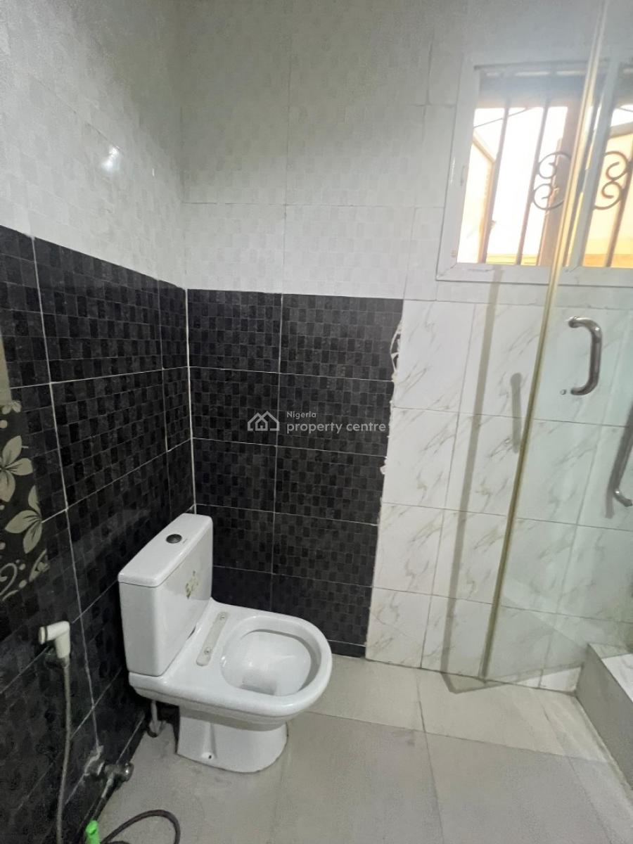 Selfcon Available, Chevron Drive, Lekki Expressway, Lekki, Lagos, Self Contain (single Rooms) for Rent