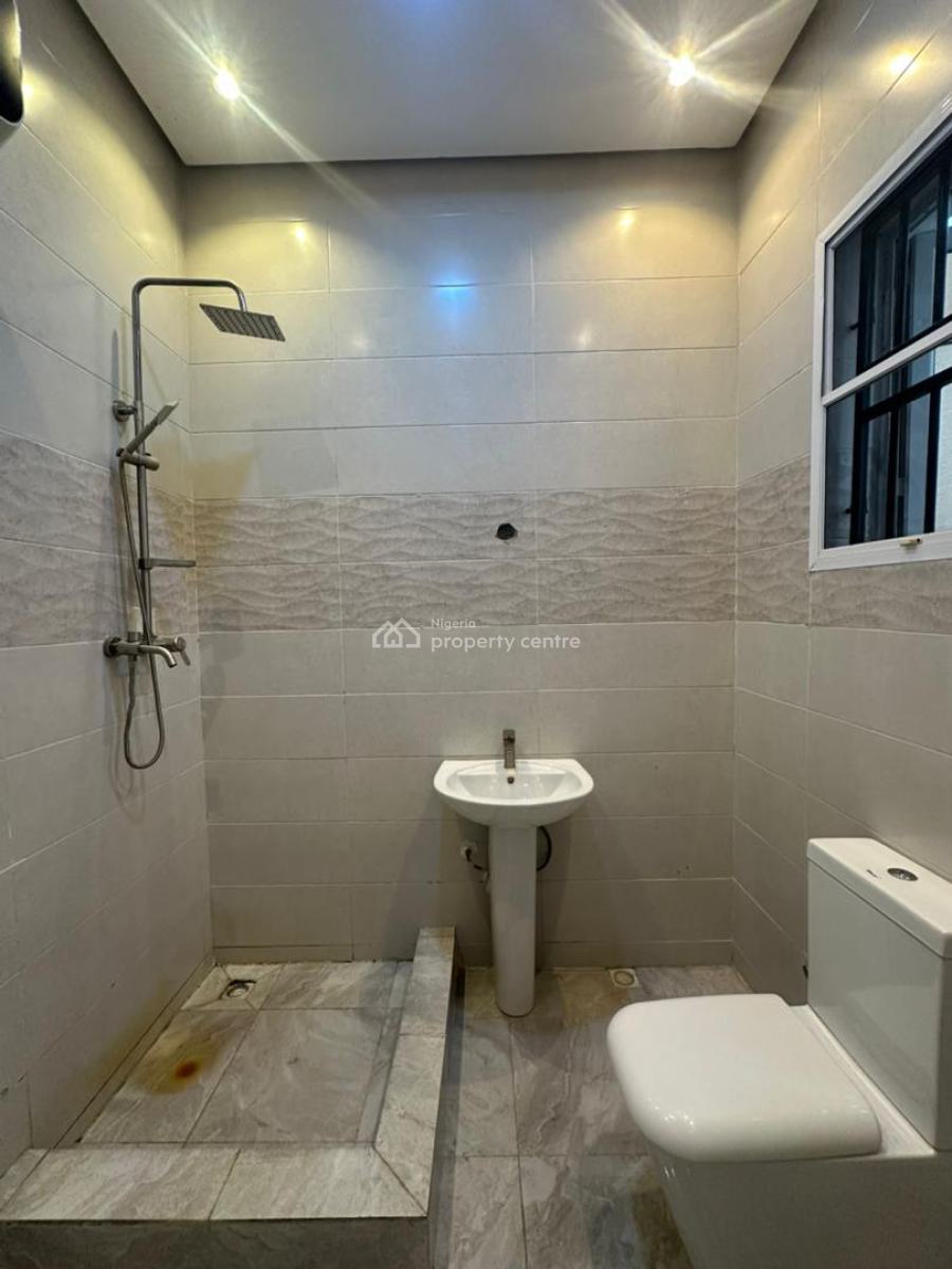 𝐒𝐏𝐀𝐂𝐈𝐎𝐔𝐒 4 𝐁𝐄𝐃𝐑𝐎𝐎𝐌 Duplex 𝐖𝐈𝐓𝐇 𝐀 𝐁𝐐, Ikoyi, Lagos, Terraced Duplex for Rent