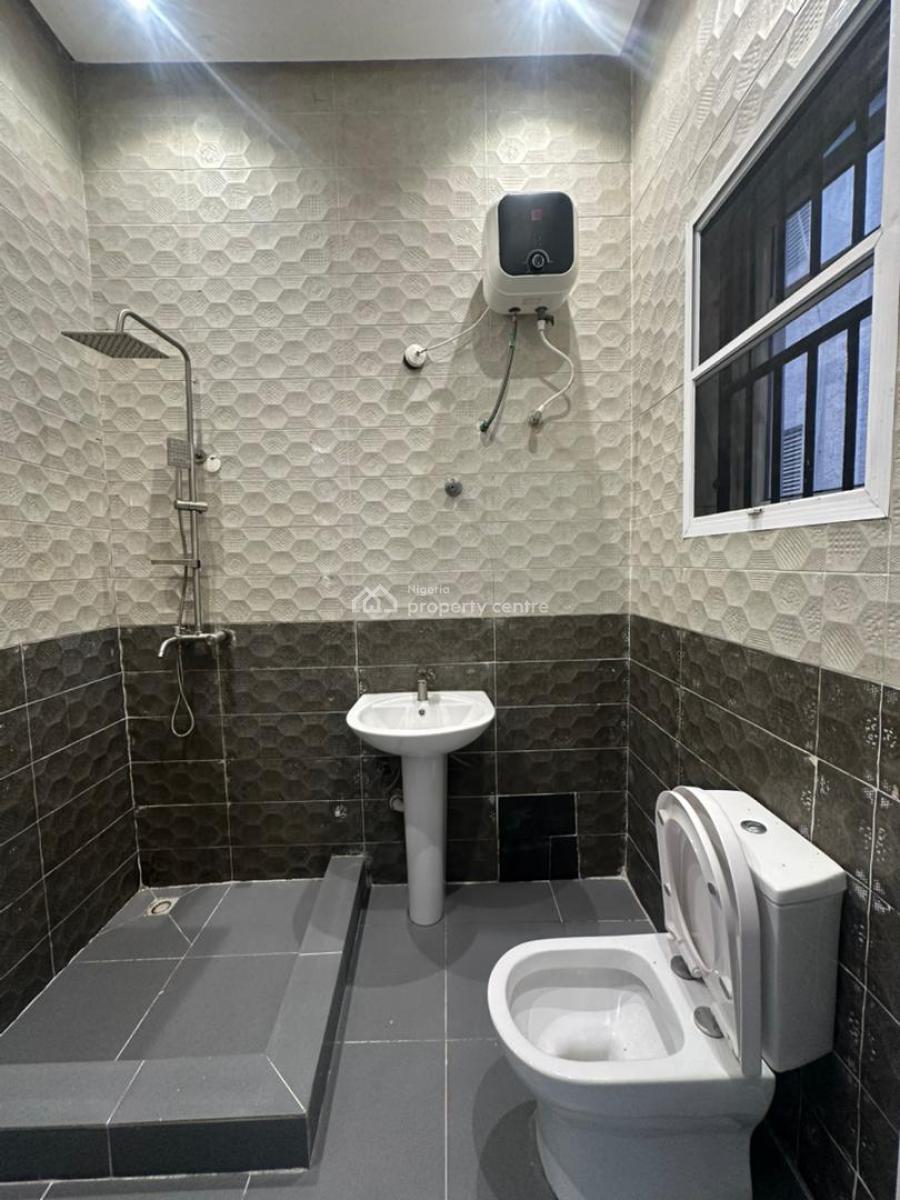 𝐒𝐏𝐀𝐂𝐈𝐎𝐔𝐒 4 𝐁𝐄𝐃𝐑𝐎𝐎𝐌 Duplex 𝐖𝐈𝐓𝐇 𝐀 𝐁𝐐, Ikoyi, Lagos, Terraced Duplex for Rent