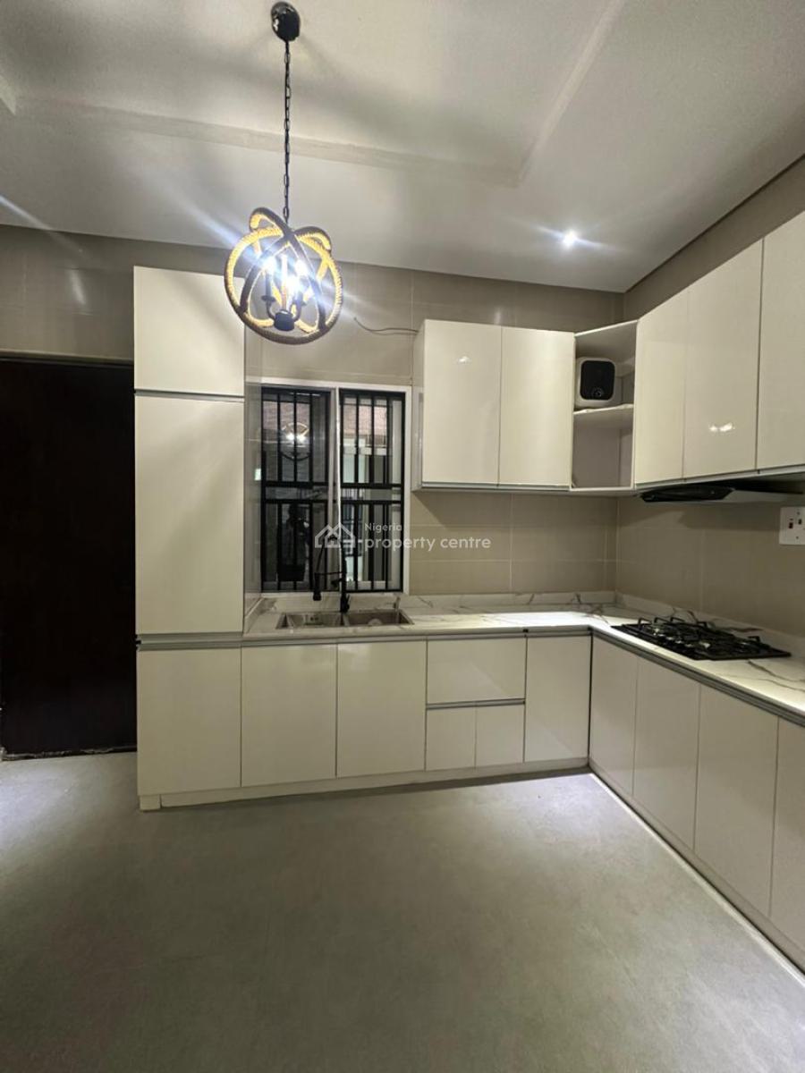 𝐒𝐏𝐀𝐂𝐈𝐎𝐔𝐒 4 𝐁𝐄𝐃𝐑𝐎𝐎𝐌 Duplex 𝐖𝐈𝐓𝐇 𝐀 𝐁𝐐, Ikoyi, Lagos, Terraced Duplex for Rent