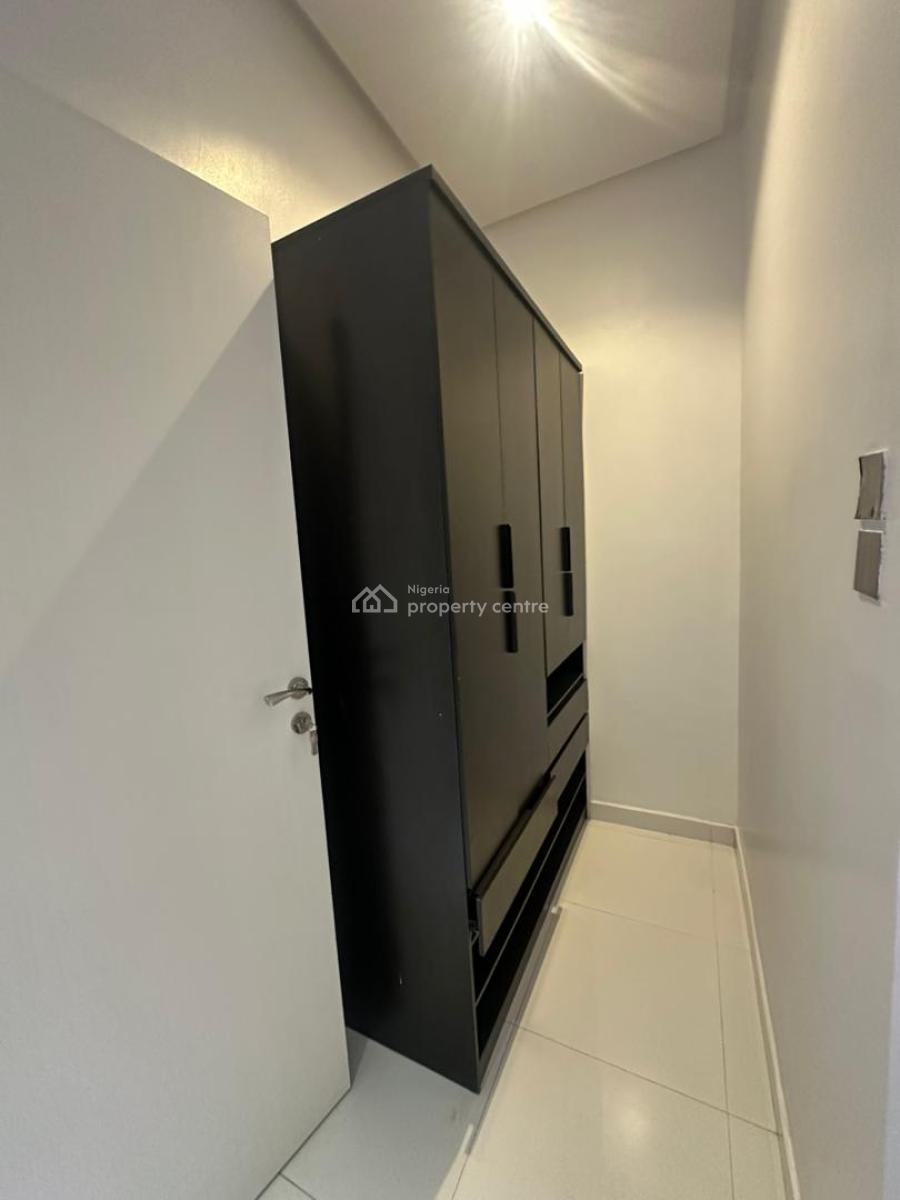 𝐒𝐏𝐀𝐂𝐈𝐎𝐔𝐒 4 𝐁𝐄𝐃𝐑𝐎𝐎𝐌 Duplex 𝐖𝐈𝐓𝐇 𝐀 𝐁𝐐, Ikoyi, Lagos, Terraced Duplex for Rent