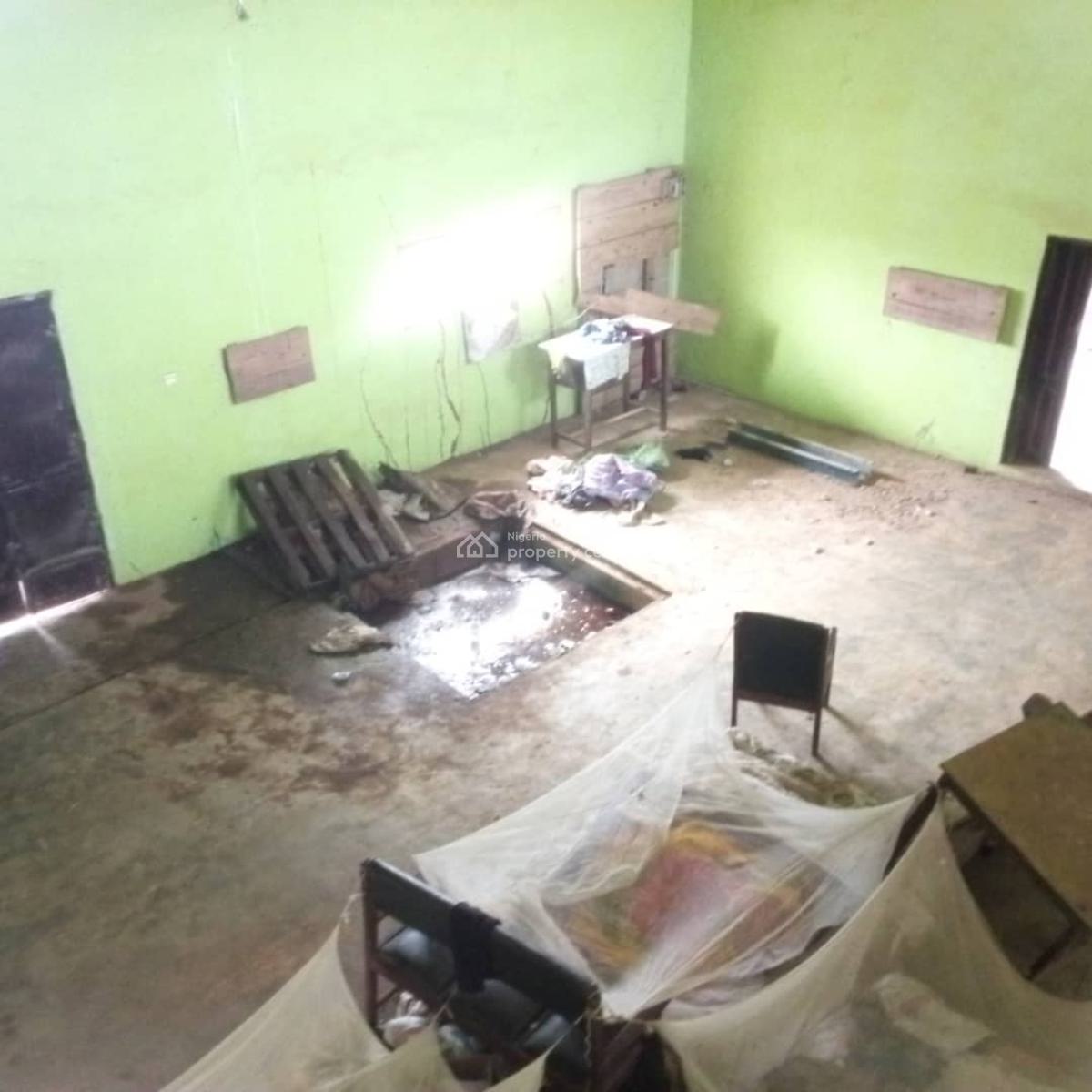 Distress Offer Former Feed Mill Factory, Odo Ona Kekere, Aparaja, Ibadan, Oyo, Factory for Sale