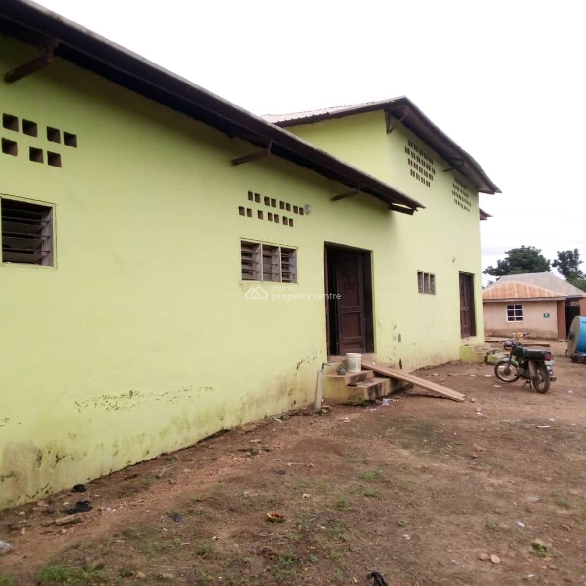 Distress Offer Former Feed Mill Factory, Odo Ona Kekere, Aparaja, Ibadan, Oyo, Factory for Sale