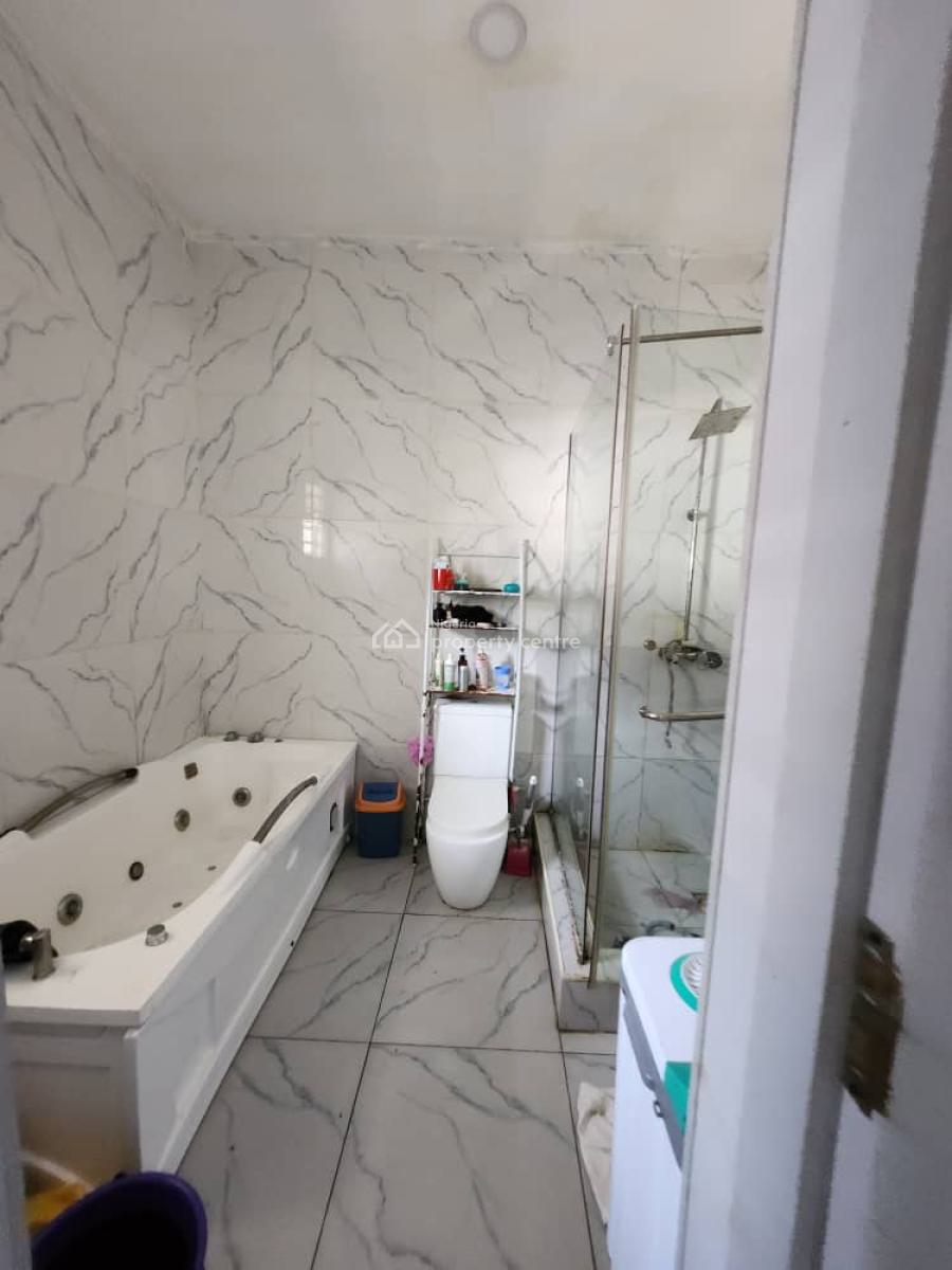 Spacious Masters Bedroom in a Shared Apartment, Van Daniel Estate, By Orchid Road, Lekki, Lagos, Lekki, Lagos, Self Contain (single Rooms) for Rent