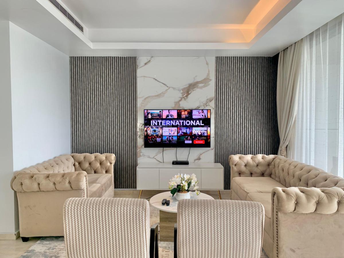 Stunning 3 Bedrooms with Swimming Pool, Spa, Gym, Snooker Board,, Eko Atlantic City, Lagos, Flat / Apartment Short Let