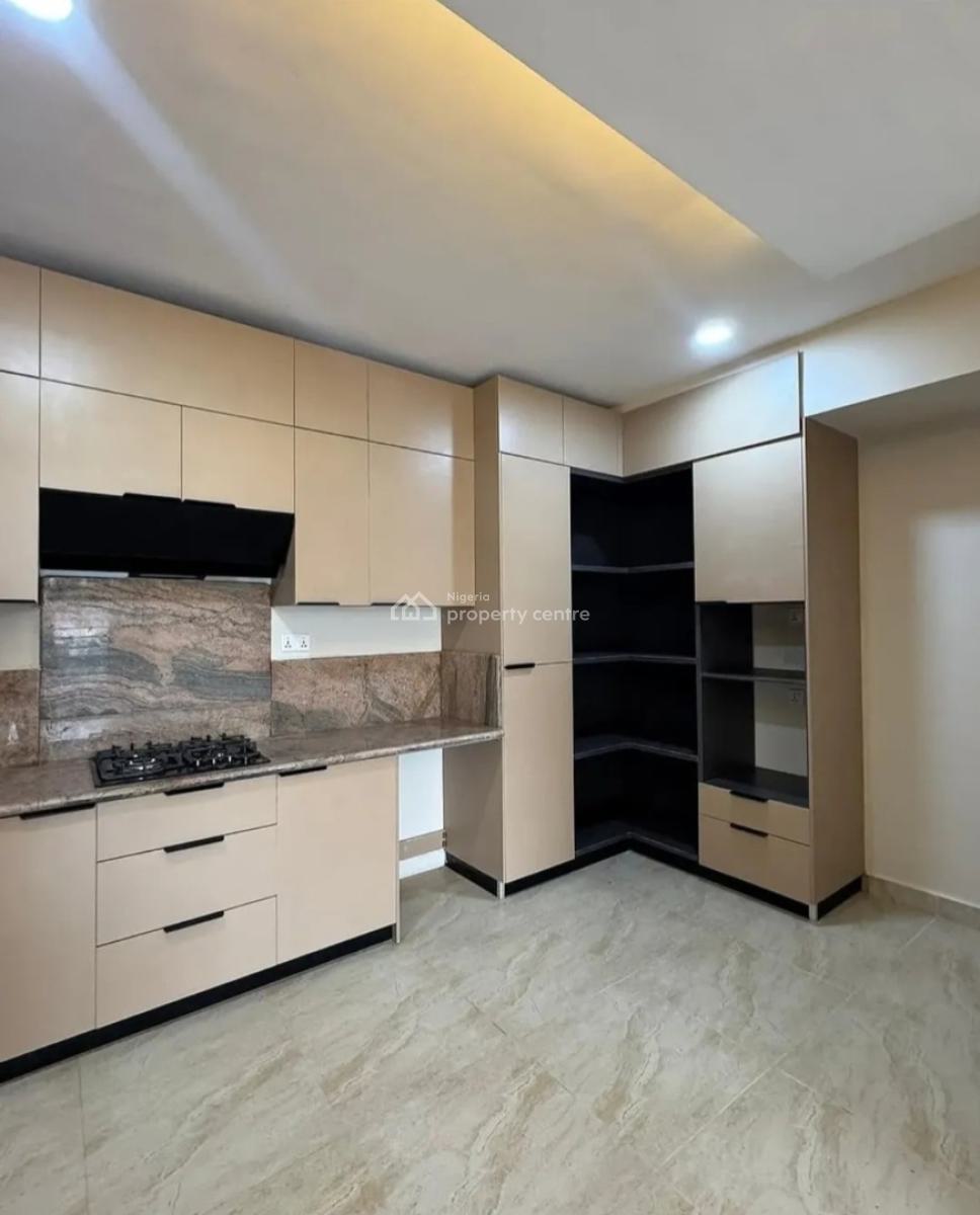 Serviced with 24/7 Power Supply 3 Bedroom En-suite Flat with an Open, Lekki Phase 1, Lekki, Lagos, Flat / Apartment for Rent