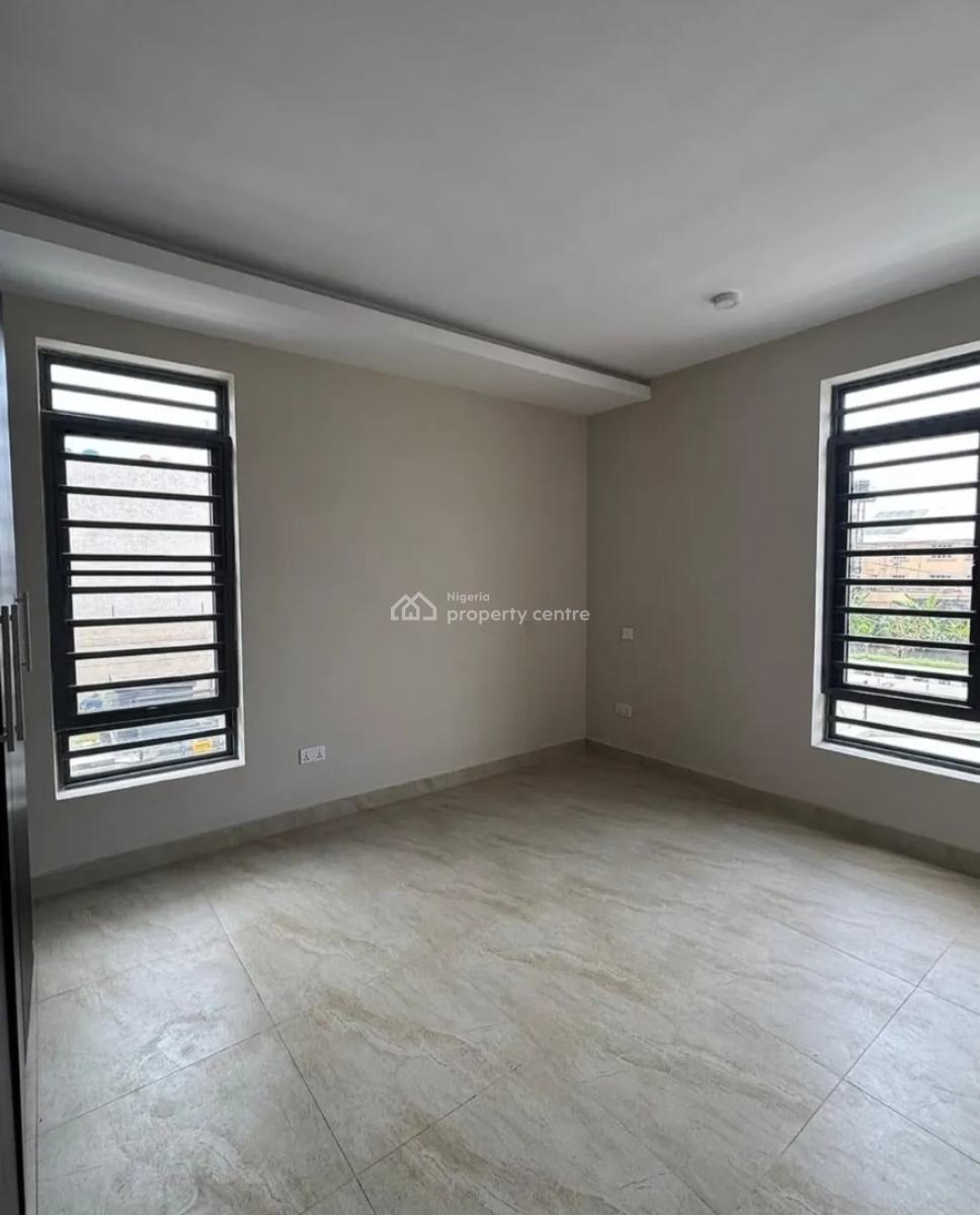 Serviced with 24/7 Power Supply 3 Bedroom En-suite Flat with an Open, Lekki Phase 1, Lekki, Lagos, Flat / Apartment for Rent