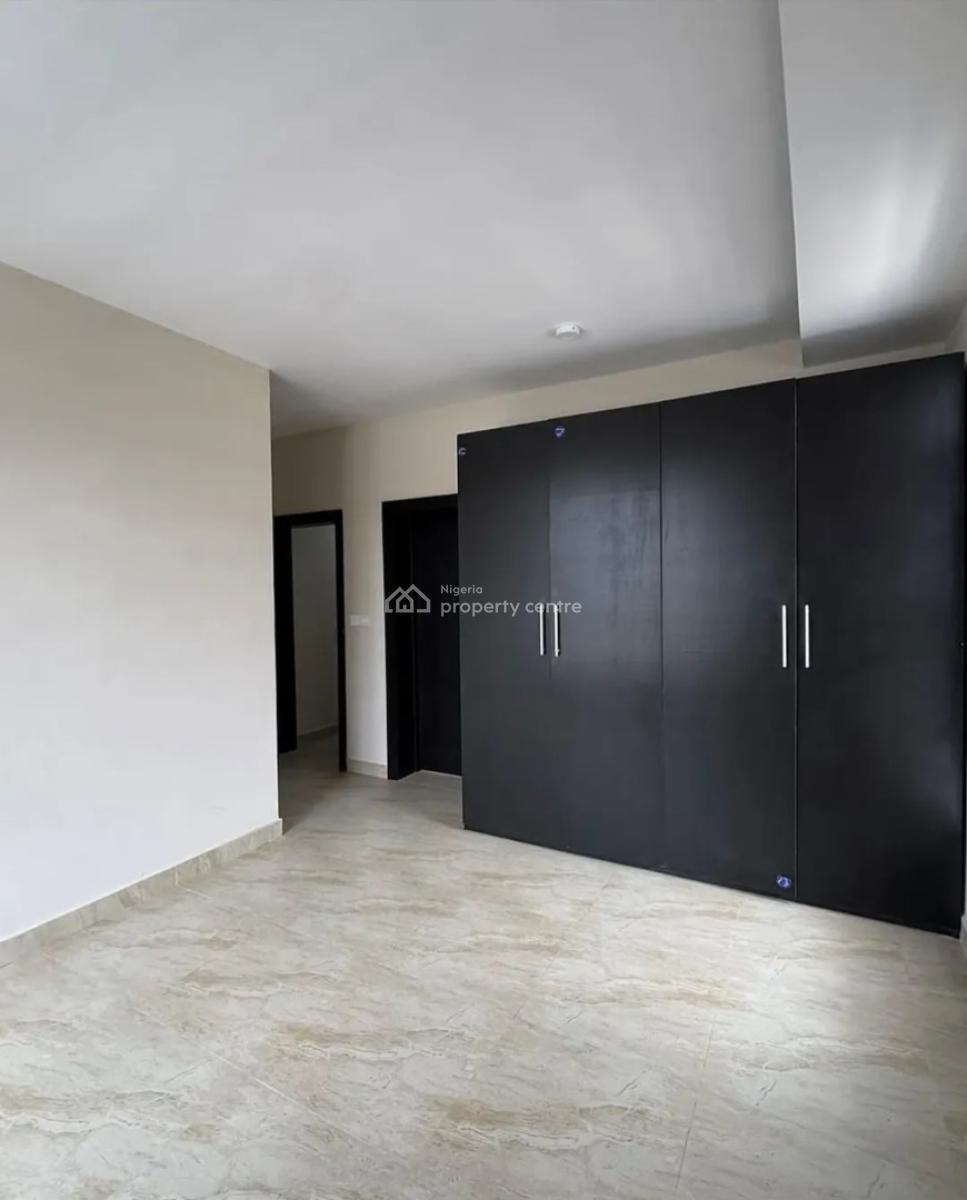 Serviced with 24/7 Power Supply 3 Bedroom En-suite Flat with an Open, Lekki Phase 1, Lekki, Lagos, Flat / Apartment for Rent