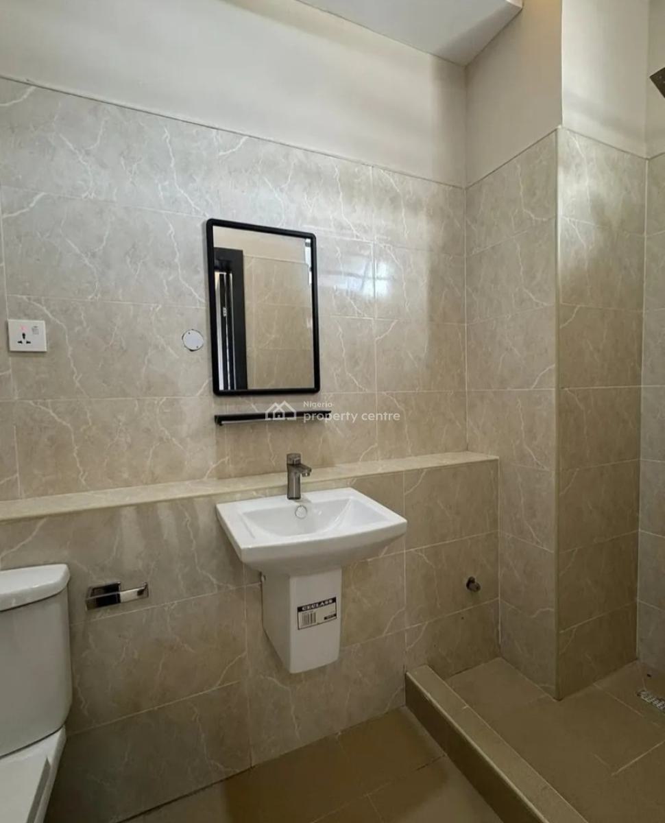 Serviced with 24/7 Power Supply 3 Bedroom En-suite Flat with an Open, Lekki Phase 1, Lekki, Lagos, Flat / Apartment for Rent