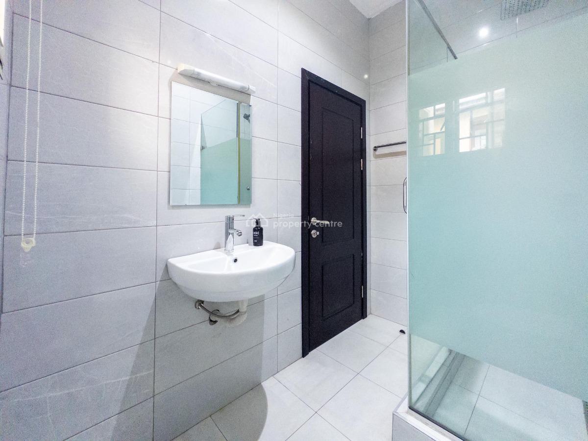 Luxury 3-bedroom Apartment with Ample Parking Space and Housekeeping, Lekki, Lagos, Flat / Apartment Short Let