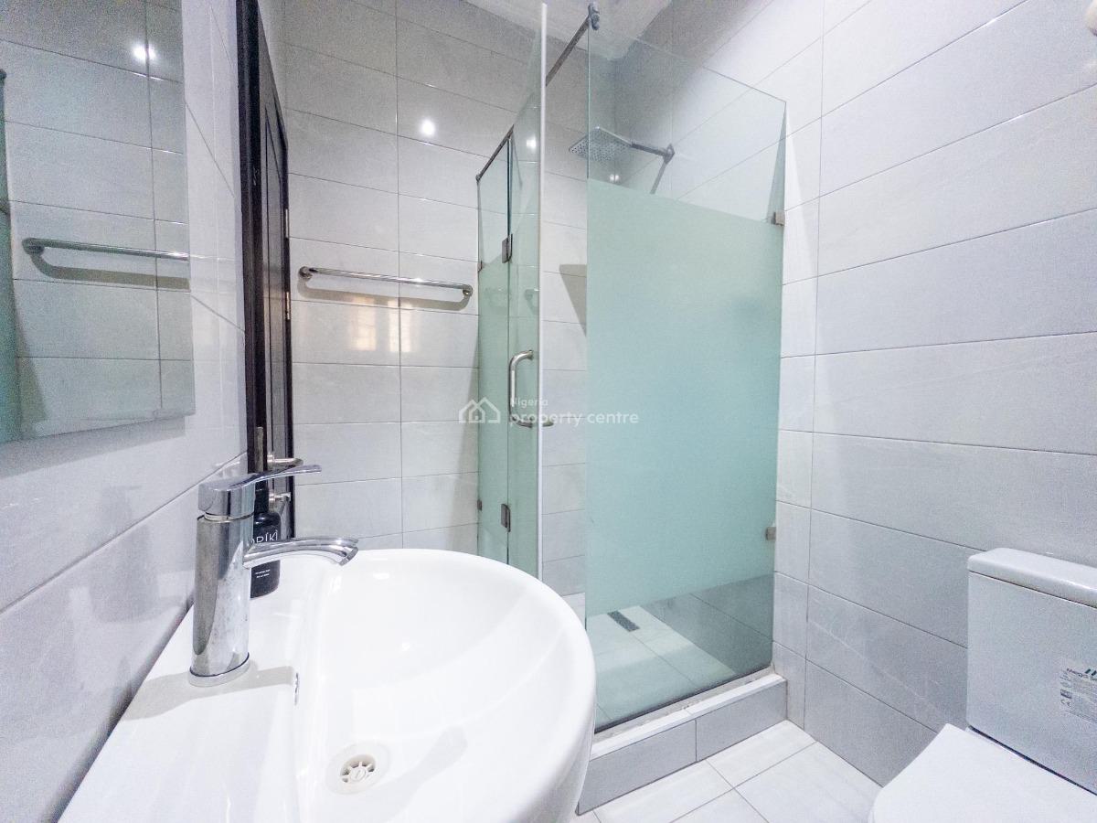 Luxury 3-bedroom Apartment with Ample Parking Space and Housekeeping, Lekki, Lagos, Flat / Apartment Short Let