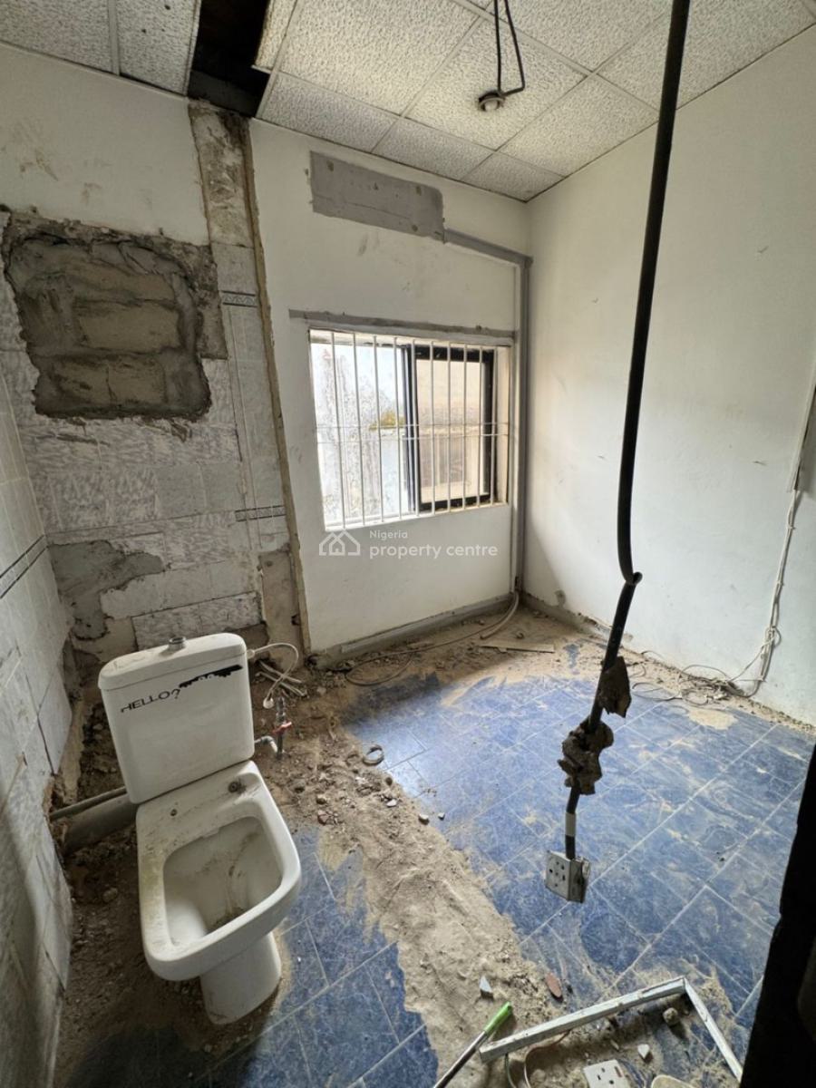 Spacious Open Space Semi Detached Duplex with 2 Bqs, Lekki Phase 1, Lekki, Lagos, Restaurant / Bar for Rent