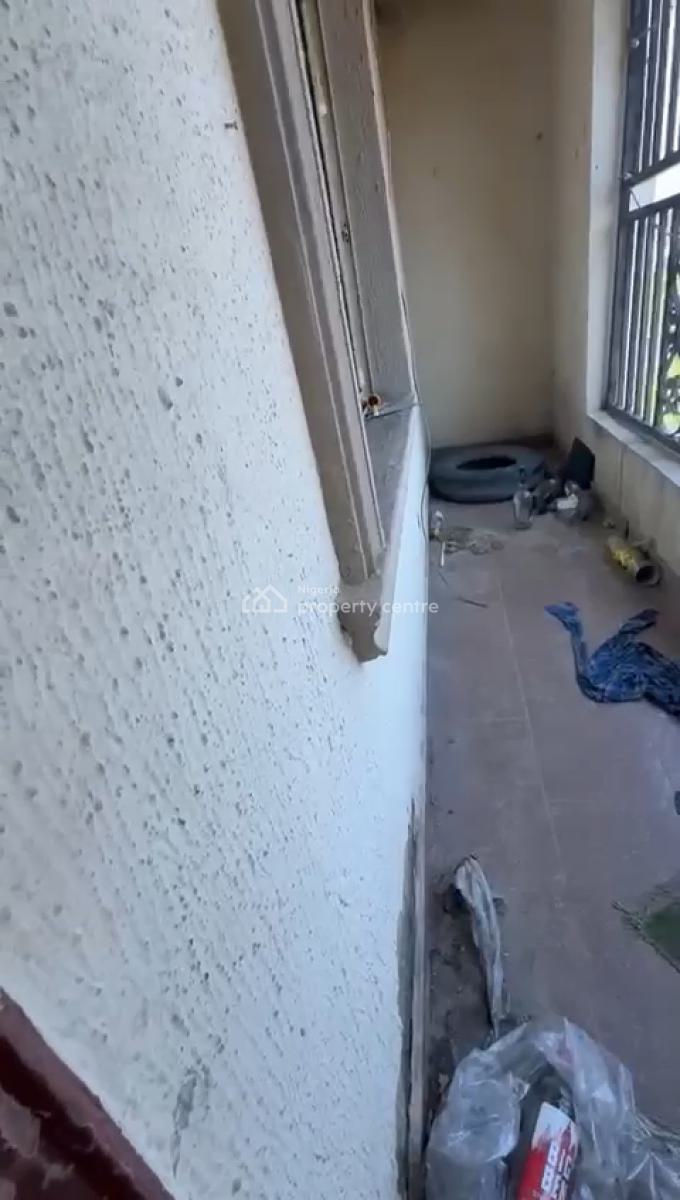 a Neatly Used and Spacious Self Contain, Upstairs, Oloruntoyin Street, Oworonshoki, Shomolu, Lagos, Self Contain (single Rooms) for Rent