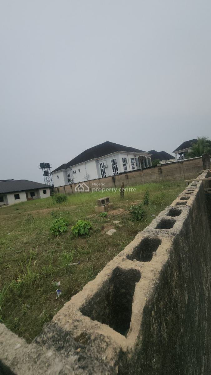 Fantastic and Strategically Located Dry Land and a Bungalow, Shelter Afrique Estate, Uyo, Akwa Ibom, Residential Land for Sale