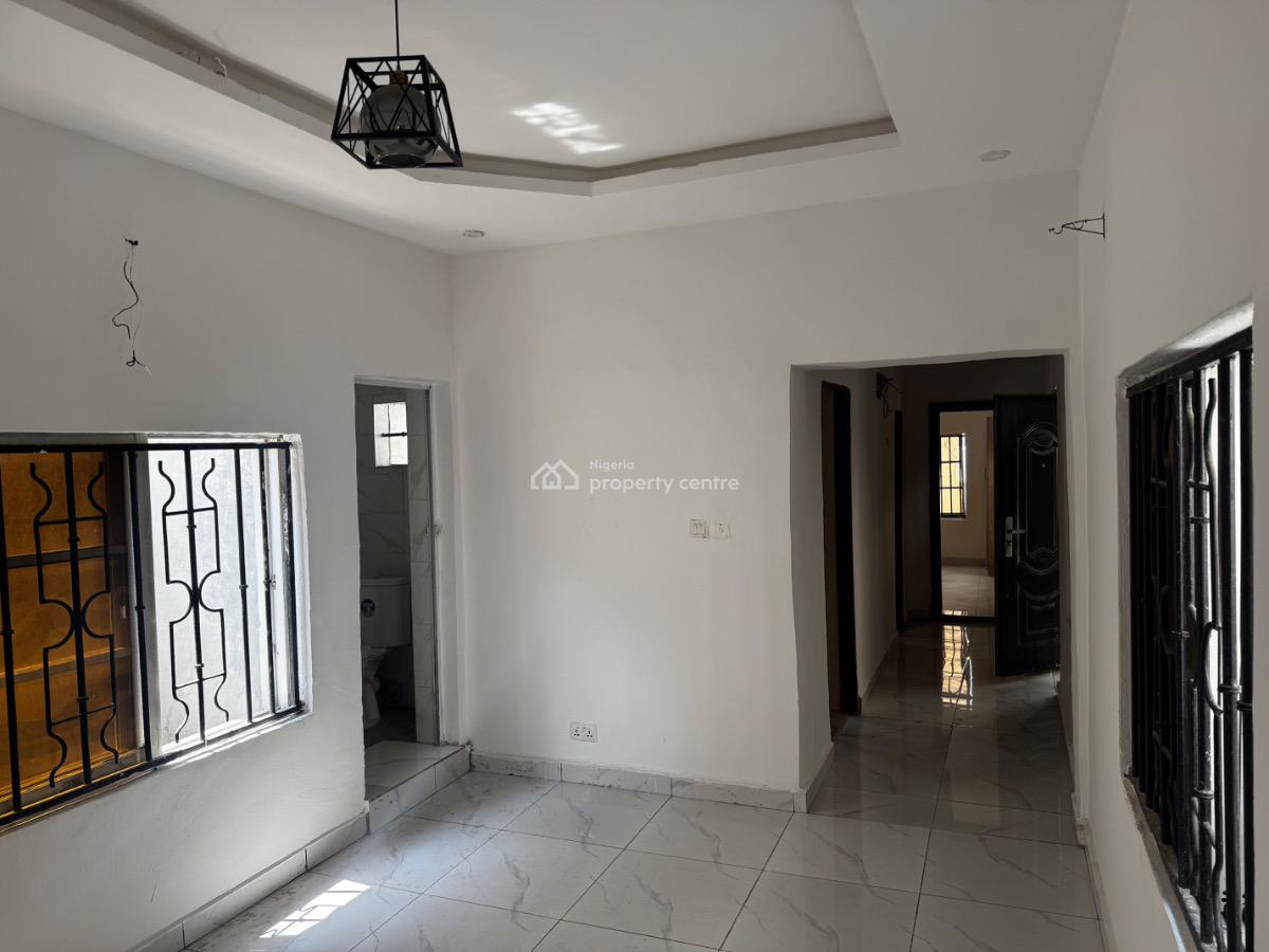 Clean 2 Bedrooms Apartment (downstairs, 2 Toilets), Conservation Road, Lekki, Lagos, Flat / Apartment for Rent