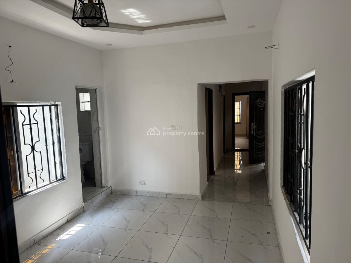 Clean 2 Bedrooms Apartment (downstairs, 2 Toilets), Conservation Road, Lekki, Lagos, Flat / Apartment for Rent