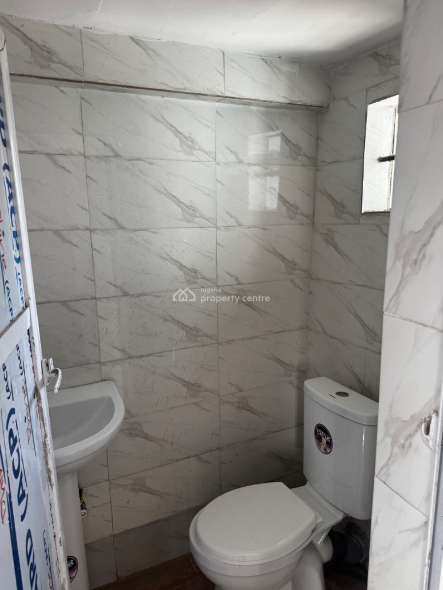 Clean 2 Bedrooms Apartment (downstairs, 2 Toilets), Conservation Road, Lekki, Lagos, Flat / Apartment for Rent