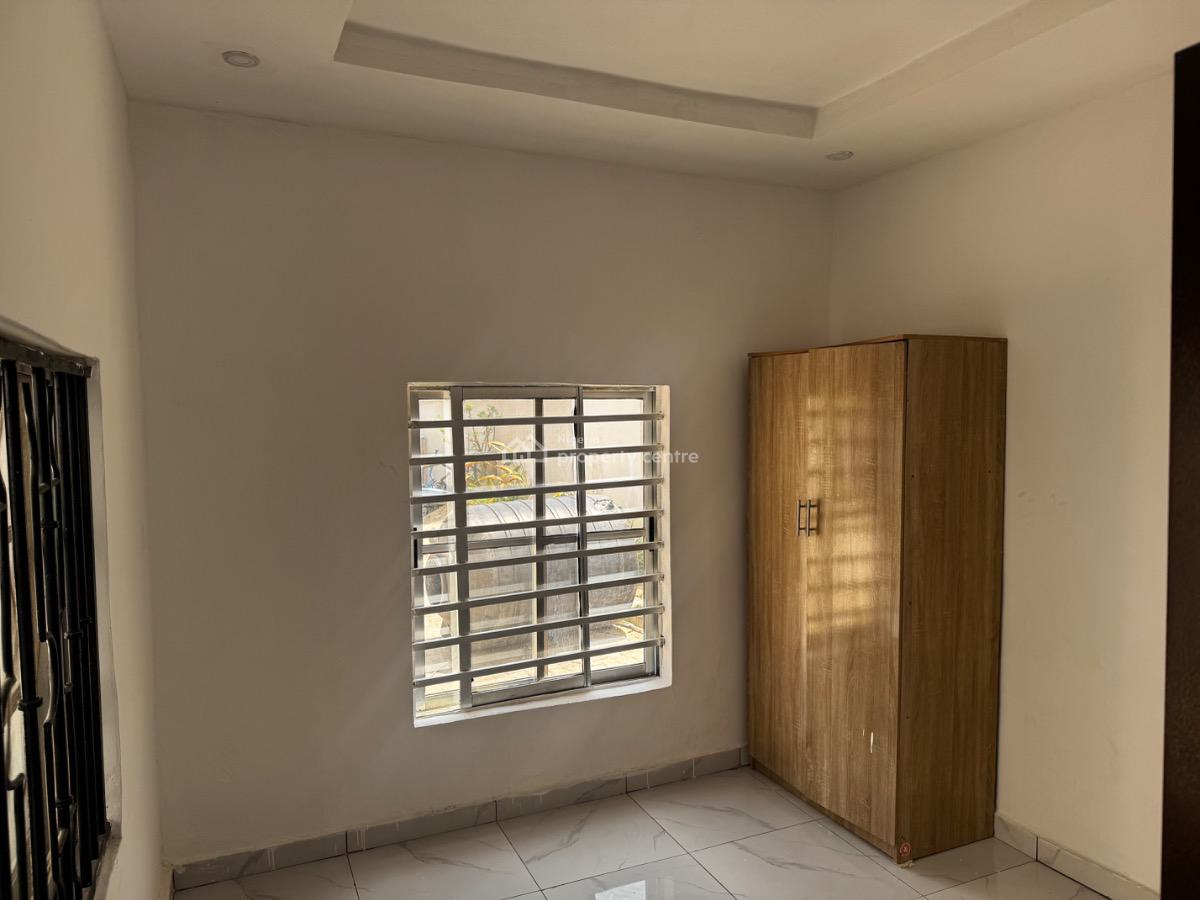 Clean 2 Bedrooms Apartment (downstairs, 2 Toilets), Conservation Road, Lekki, Lagos, Flat / Apartment for Rent