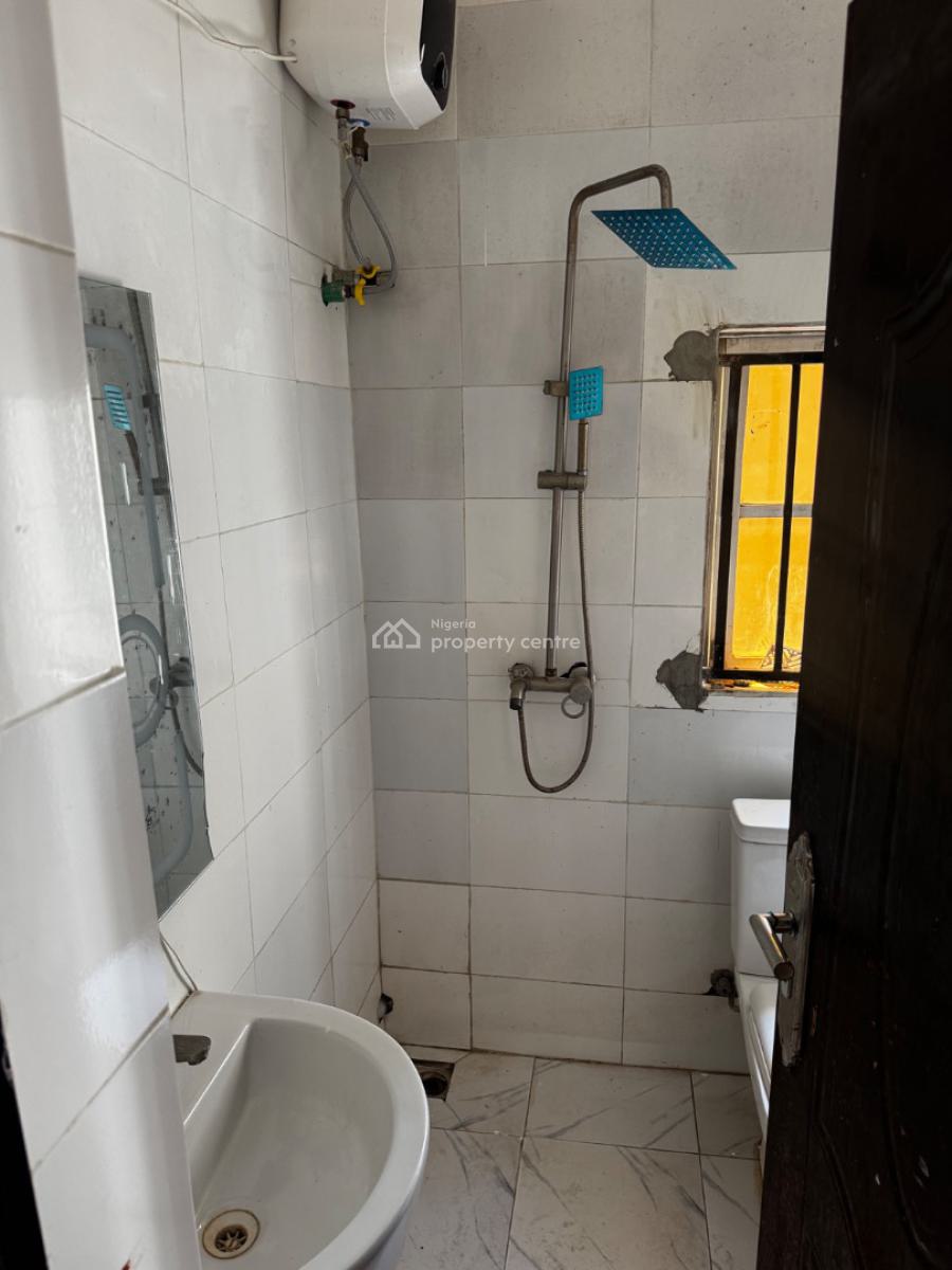 Clean 2 Bedrooms Apartment (downstairs, 2 Toilets), Conservation Road, Lekki, Lagos, Flat / Apartment for Rent