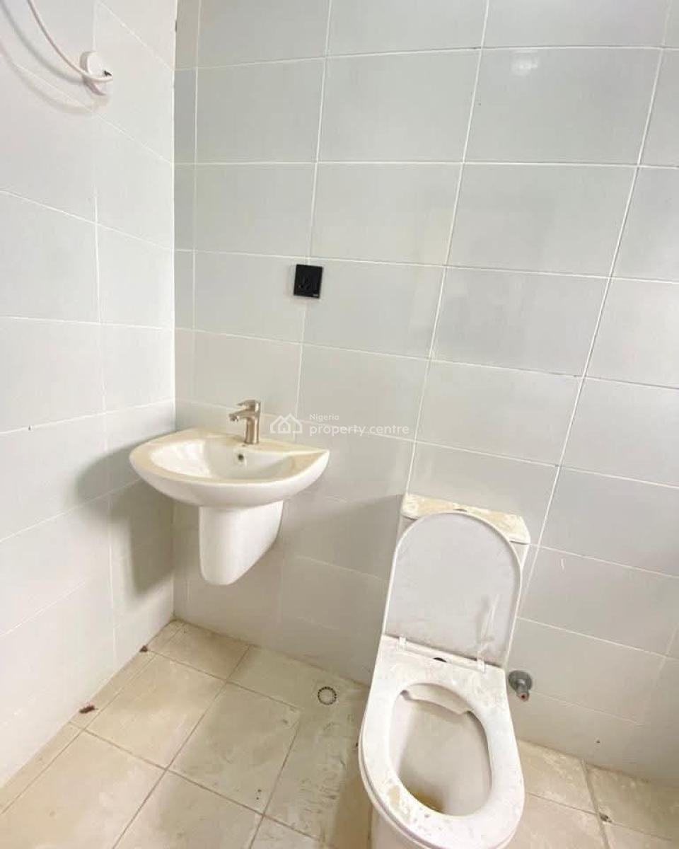 Spacious 2 Bedrooms Apartment, Ologolo, Lekki, Lagos, Flat / Apartment for Sale