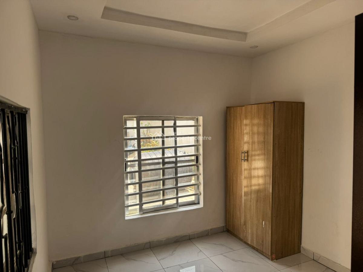 Clean 2-bedroom Apartment (downstairs  2 Toilets), Conservation Road, Lekki, Lagos, Flat / Apartment for Rent