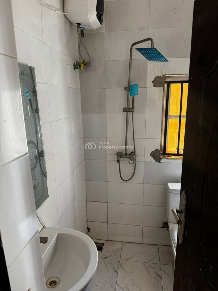Clean 2-bedroom Apartment (downstairs  2 Toilets), Conservation Road, Lekki, Lagos, Flat / Apartment for Rent