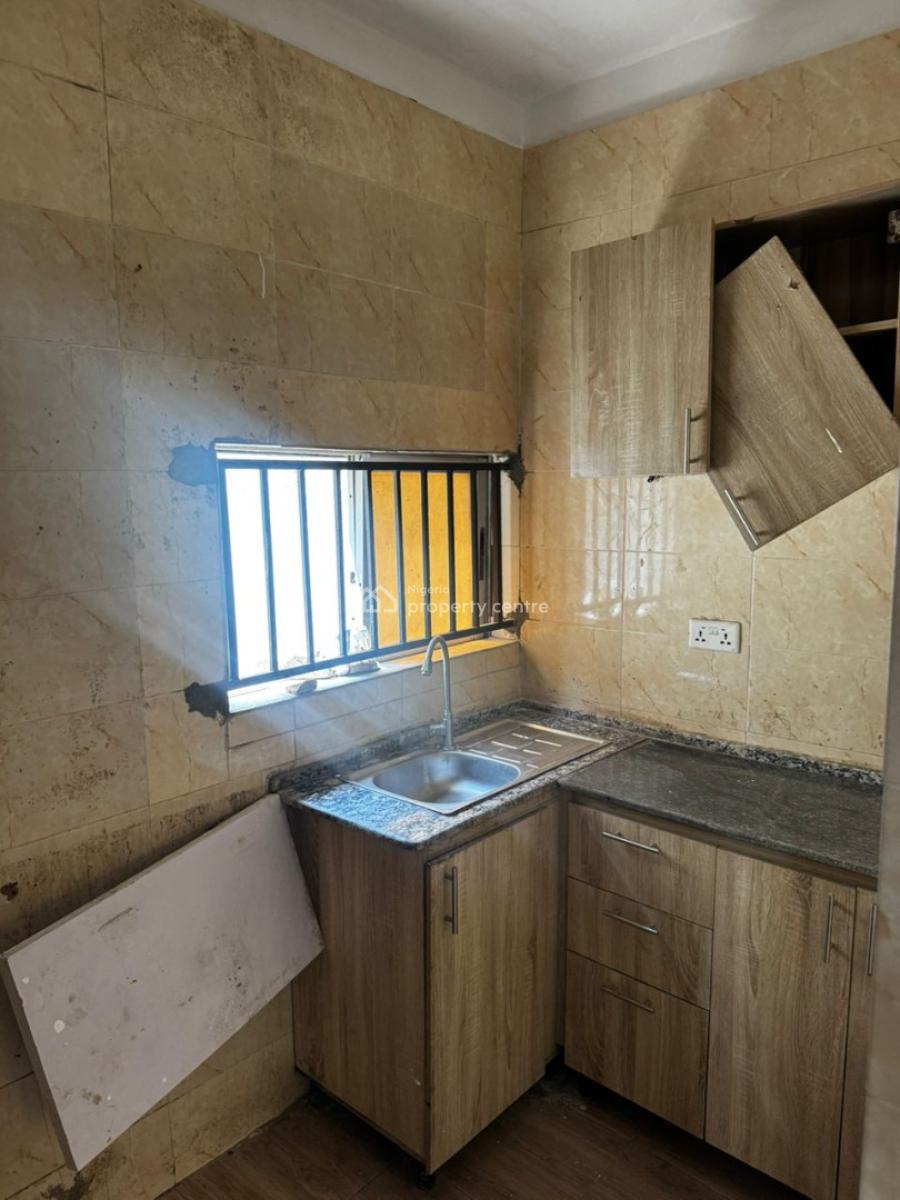 Clean 2-bedroom Apartment (downstairs  2 Toilets), Conservation Road, Lekki, Lagos, Flat / Apartment for Rent