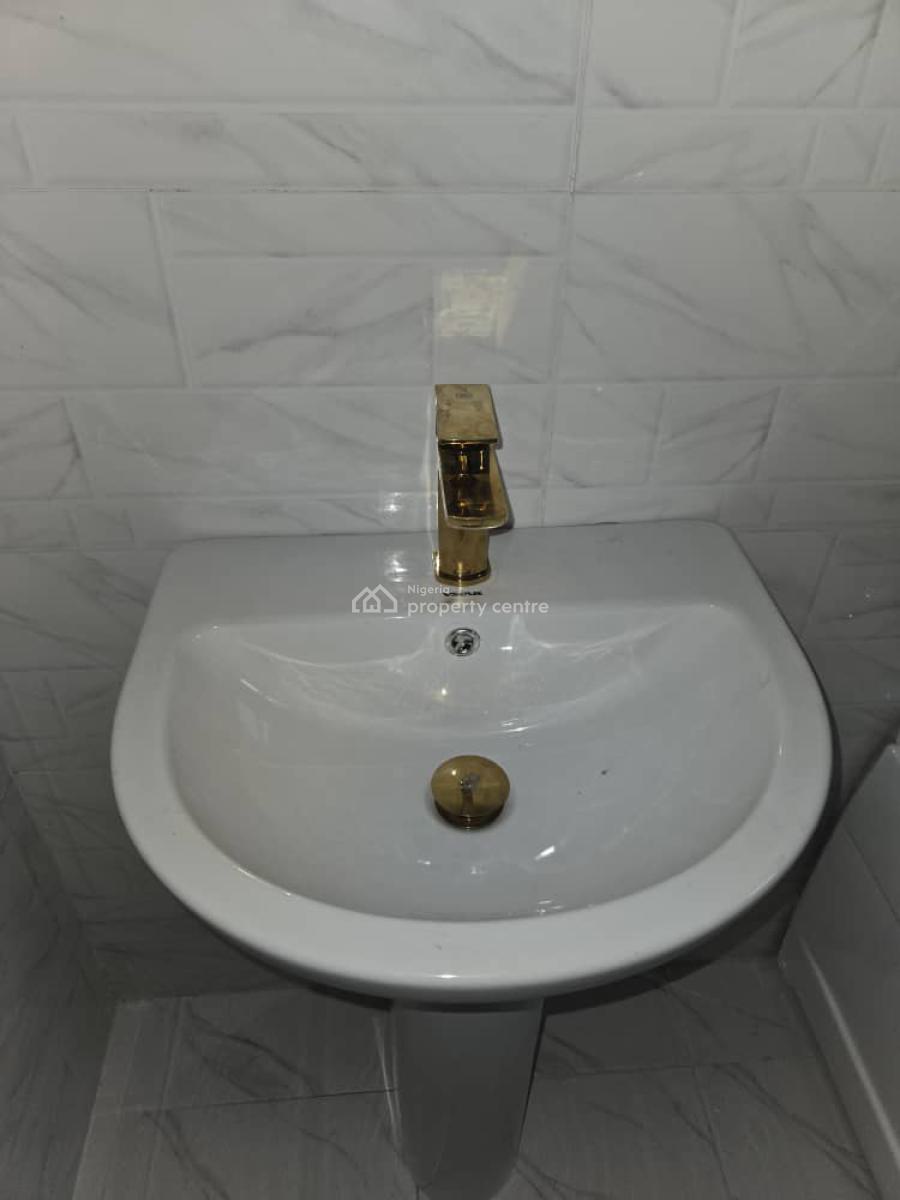 7 Bedrooms Executive Duplex at Gowon Estate Egbeda Lagos, Gowon Estate Egbeda Lagos, Egbeda, Alimosho, Lagos, Detached Duplex for Sale