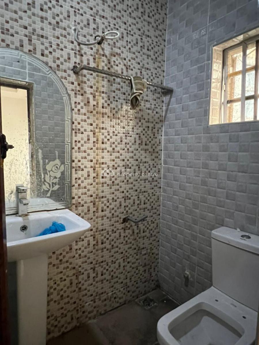 Well Built Standard 3 Bedroom Apartment, New Road, Lekki, Lagos, Flat / Apartment for Rent