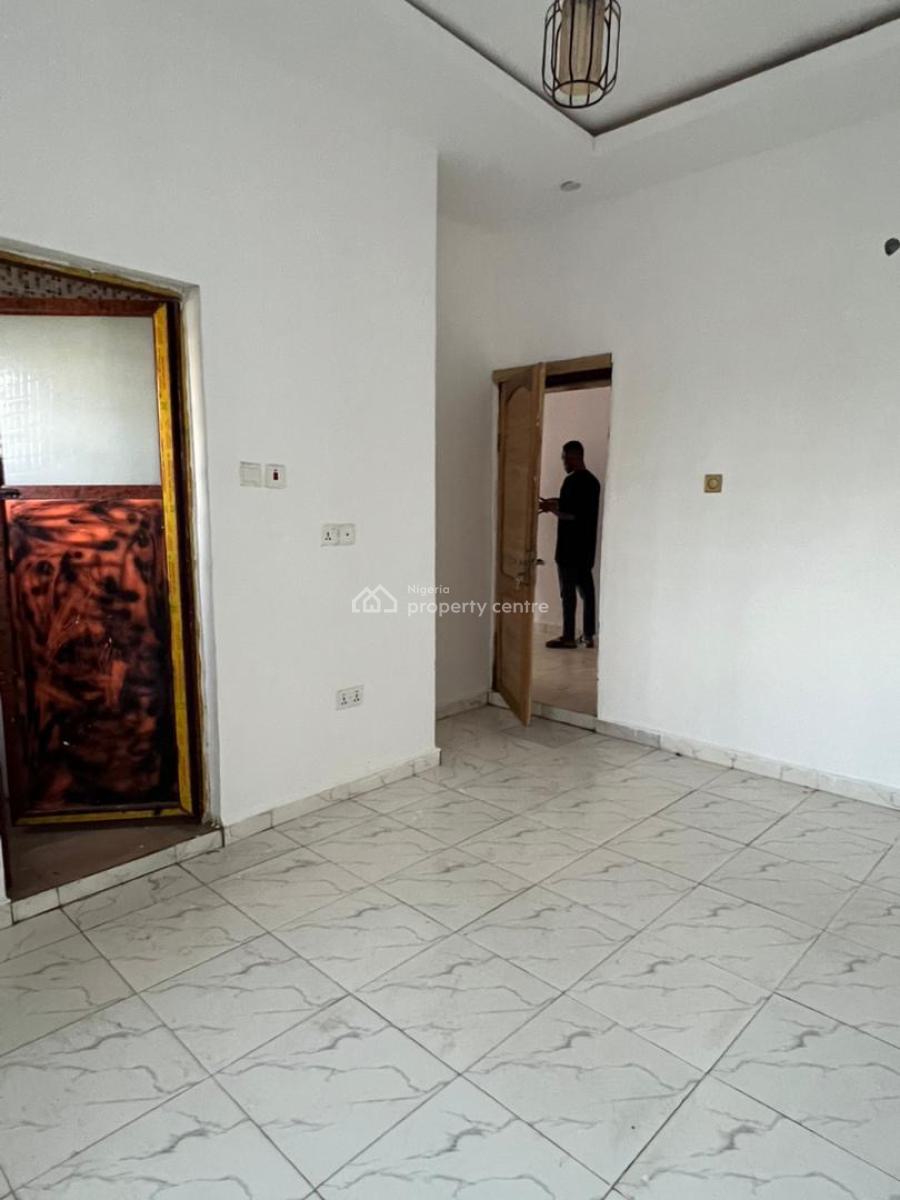 Well Built Standard 3 Bedroom Apartment, New Road, Lekki, Lagos, Flat / Apartment for Rent