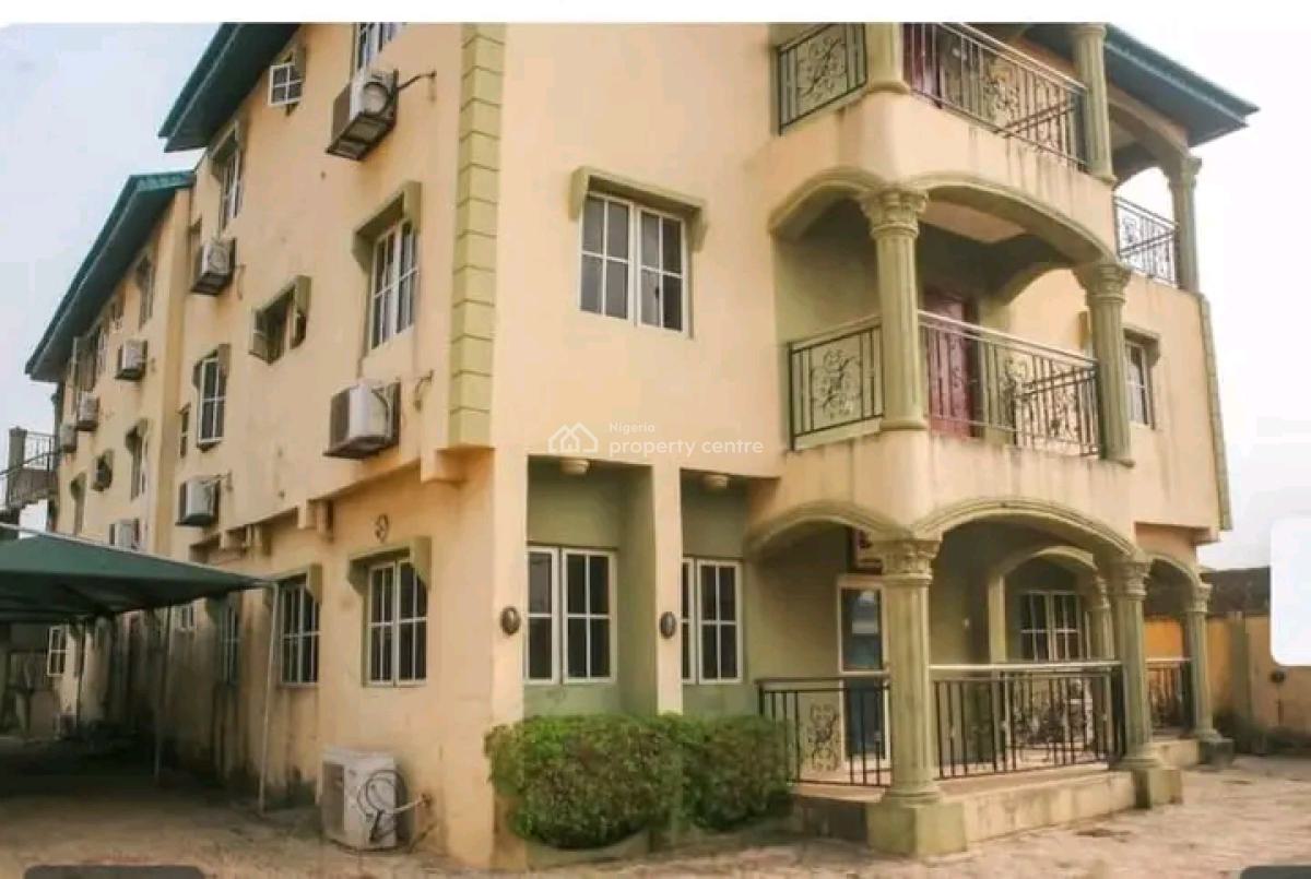 26 Rooms,,all  En-suites, P.o.p Designs,,(1st  Floor)7roomms..., Ijefe, Ikorodu, Lagos, Hotel / Guest House for Sale