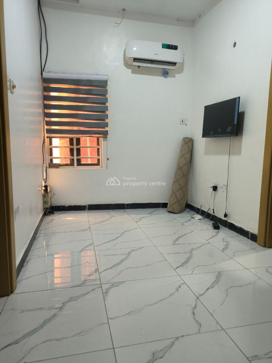 Fully Serviced and Luxury Single Bedroom Apartment, Upstairs, Harvey Gardens Estate, Orchid Road, Lekki Expressway, Lekki, Lagos, Self Contain (single Rooms) Short Let