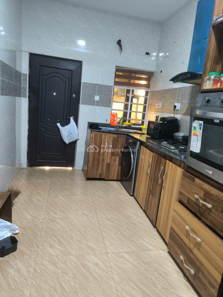 Fully Serviced and Luxury Single Bedroom Apartment, Upstairs, Harvey Gardens Estate, Orchid Road, Lekki Expressway, Lekki, Lagos, Self Contain (single Rooms) Short Let