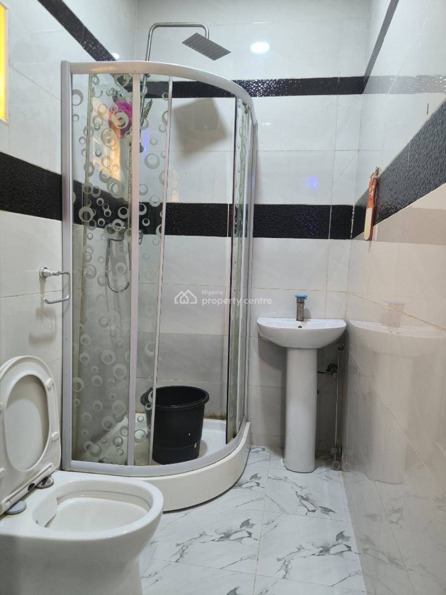 Fully Serviced and Luxury Single Bedroom Apartment, Upstairs, Harvey Gardens Estate, Orchid Road, Lekki Expressway, Lekki, Lagos, Self Contain (single Rooms) Short Let