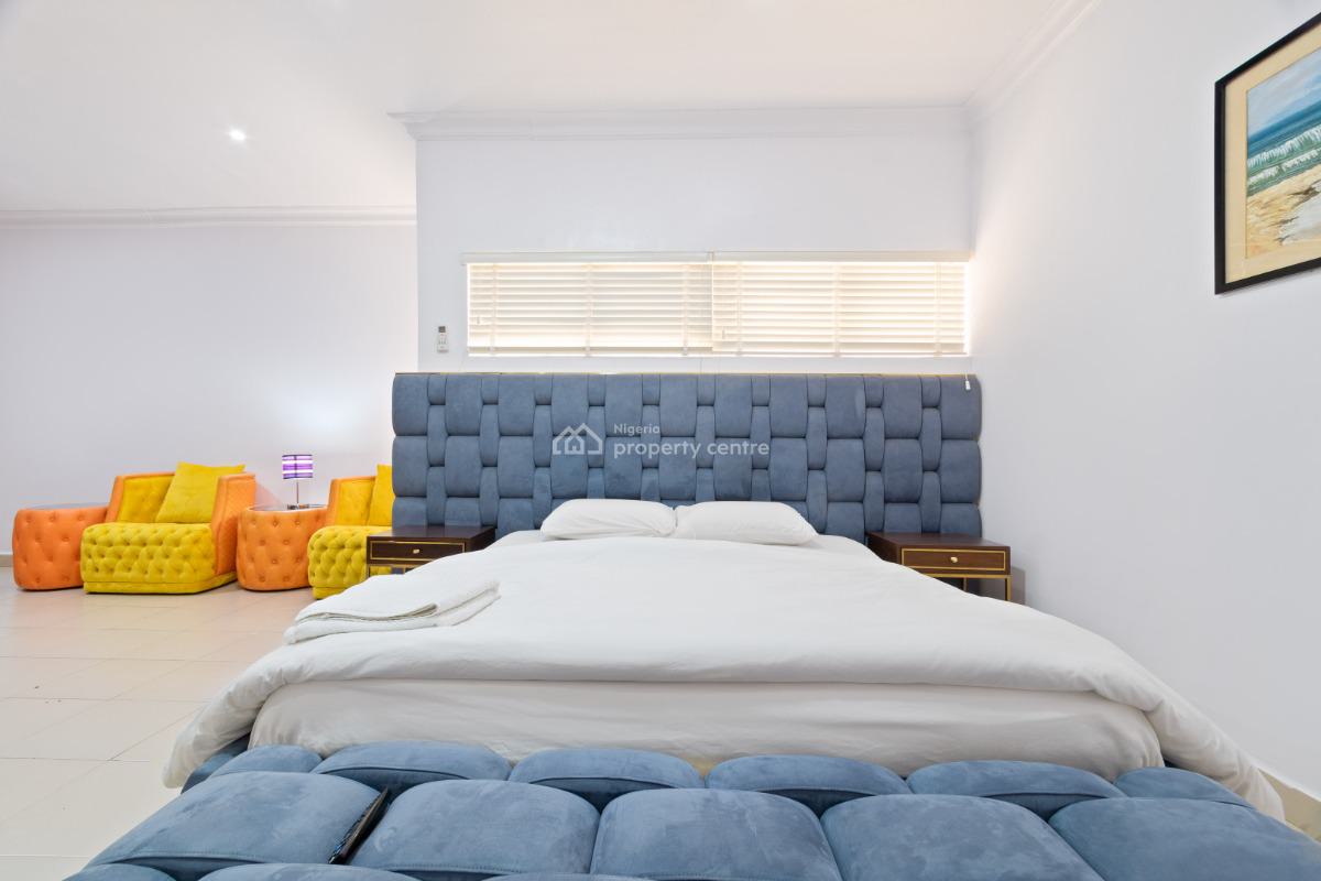 an Exquisitely Furnished and Serviced 3 Bedroom Penthouse Apartment, Cromwell Court Estate, Off Chevro Drive, Lekki, Lagos, Lekki, Lagos, Flat / Apartment for Rent