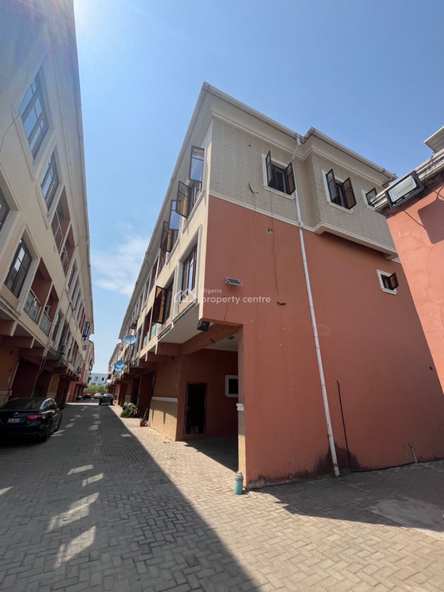 Spacious 4-bedroom Terrace Apartment with Bq, Lekki, Lagos, Flat / Apartment for Rent