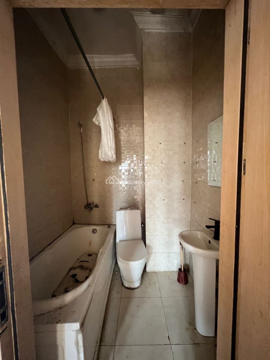 Spacious 4-bedroom Terrace Apartment with Bq, Lekki, Lagos, Flat / Apartment for Rent