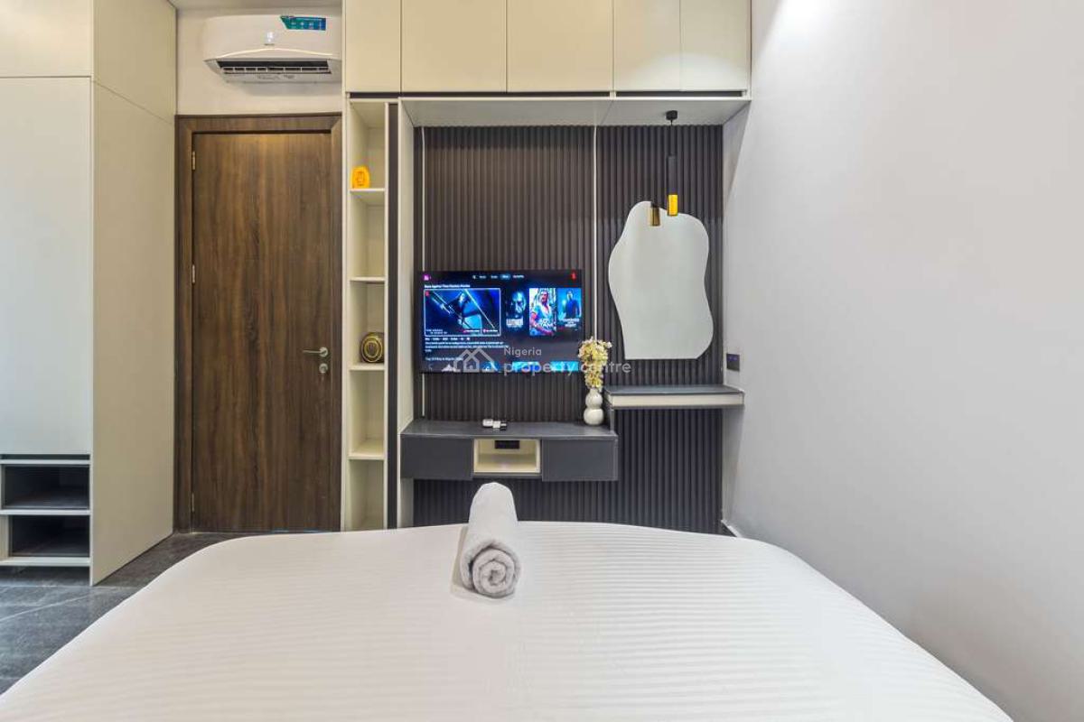Luxury 1 Bedroom Apartment with Housekeeping and Snooker, Inbuilt Speakers and Massive Balcony, Lekki Phase 1, Lekki, Lagos, Flat / Apartment Short Let