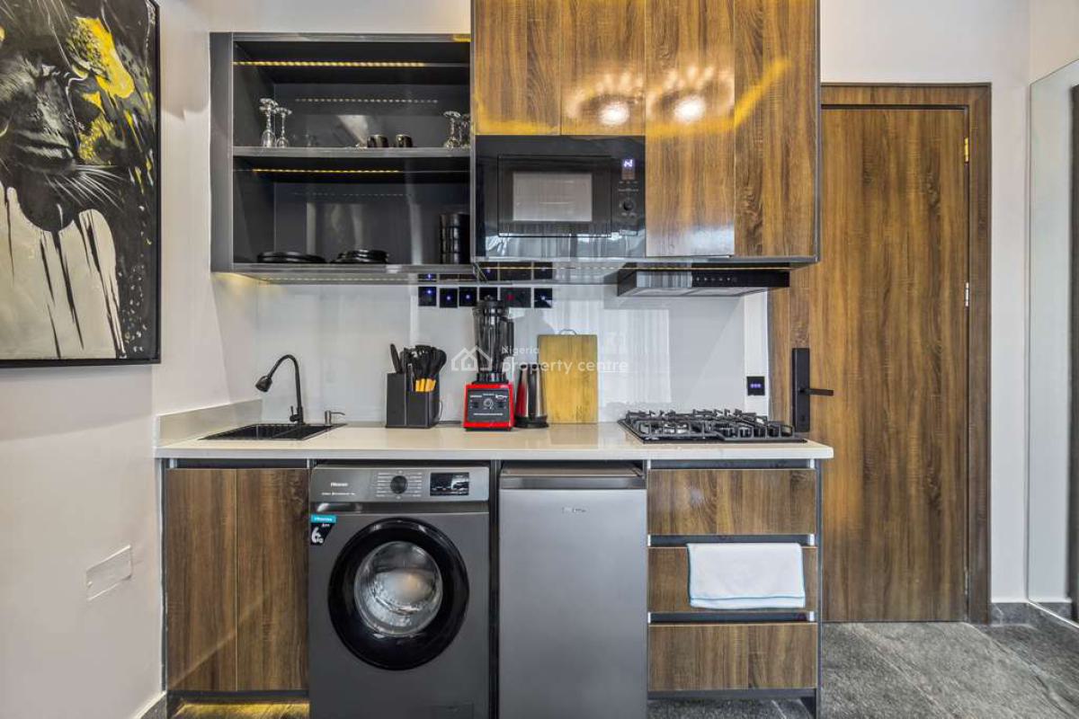 Luxury 1 Bedroom Apartment with Housekeeping and Snooker, Inbuilt Speakers and Massive Balcony, Lekki Phase 1, Lekki, Lagos, Flat / Apartment Short Let
