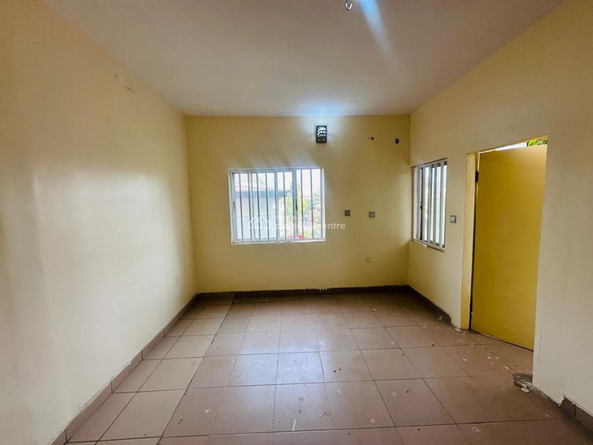 Nice 3 Bedroom Spacious Block of Flat, Serene Neighborhood, Wuse 2, Abuja, Flat / Apartment for Rent