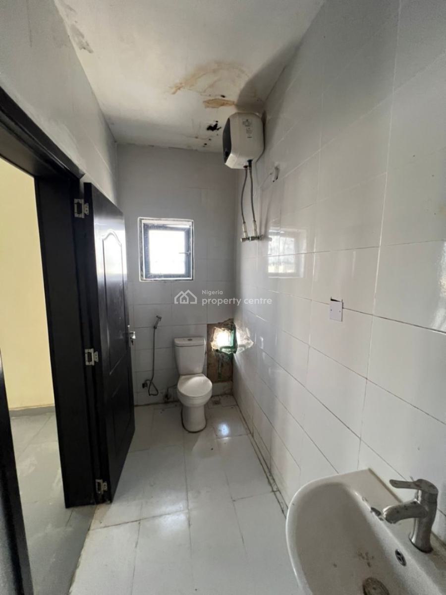 Spacious 3 Bedroom Apartment with a Bq, Orchid Road, Lekki Expressway, Lekki, Lagos, Flat / Apartment for Sale