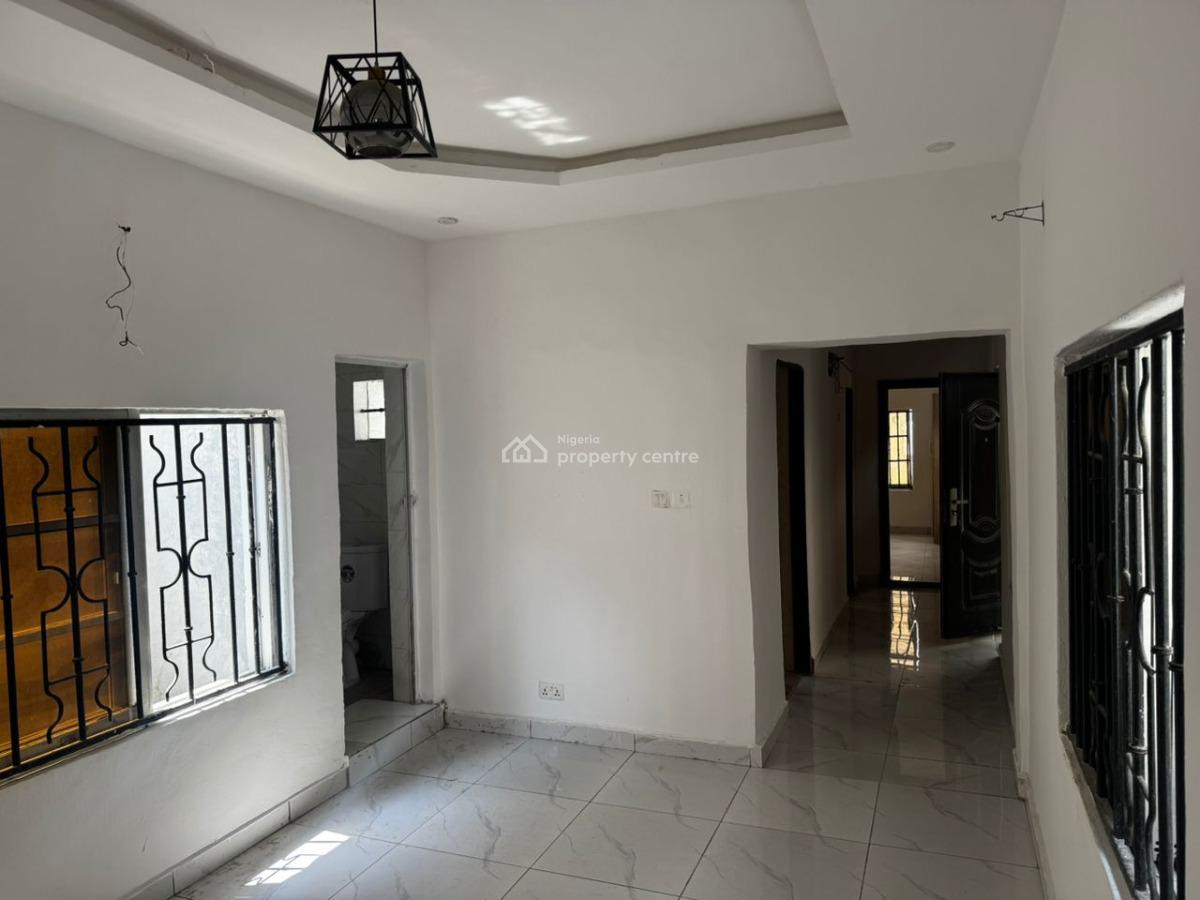 Clean 2-bedroom Apartment, Conservation Road, Lekki Phase 1, Lekki, Lagos, Flat / Apartment for Rent