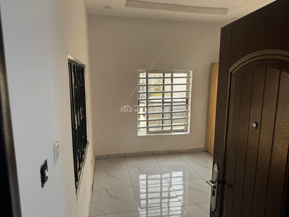 Clean 2-bedroom Apartment, Conservation Road, Lekki Phase 1, Lekki, Lagos, Flat / Apartment for Rent