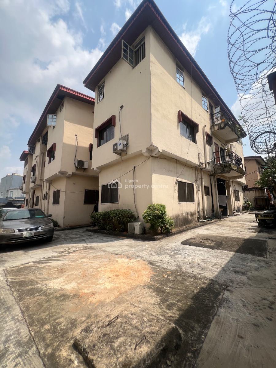 Demolishable Property Sitting on 922sqm, Gra Phase 2, Magodo, Lagos, Residential Land for Sale