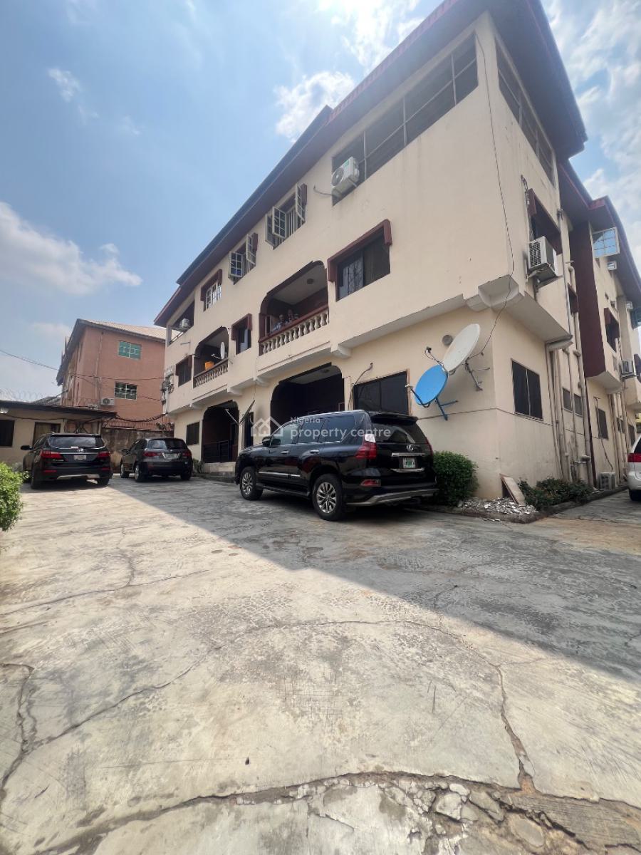 Demolishable Property Sitting on 922sqm, Gra Phase 2, Magodo, Lagos, Residential Land for Sale